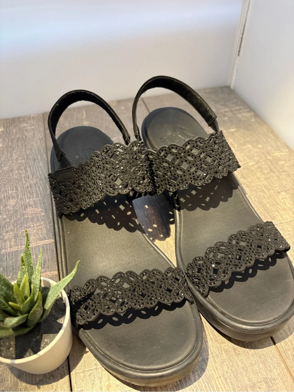 Sketchers Women's Black Lace-Strap Comfort Wedge Sandals